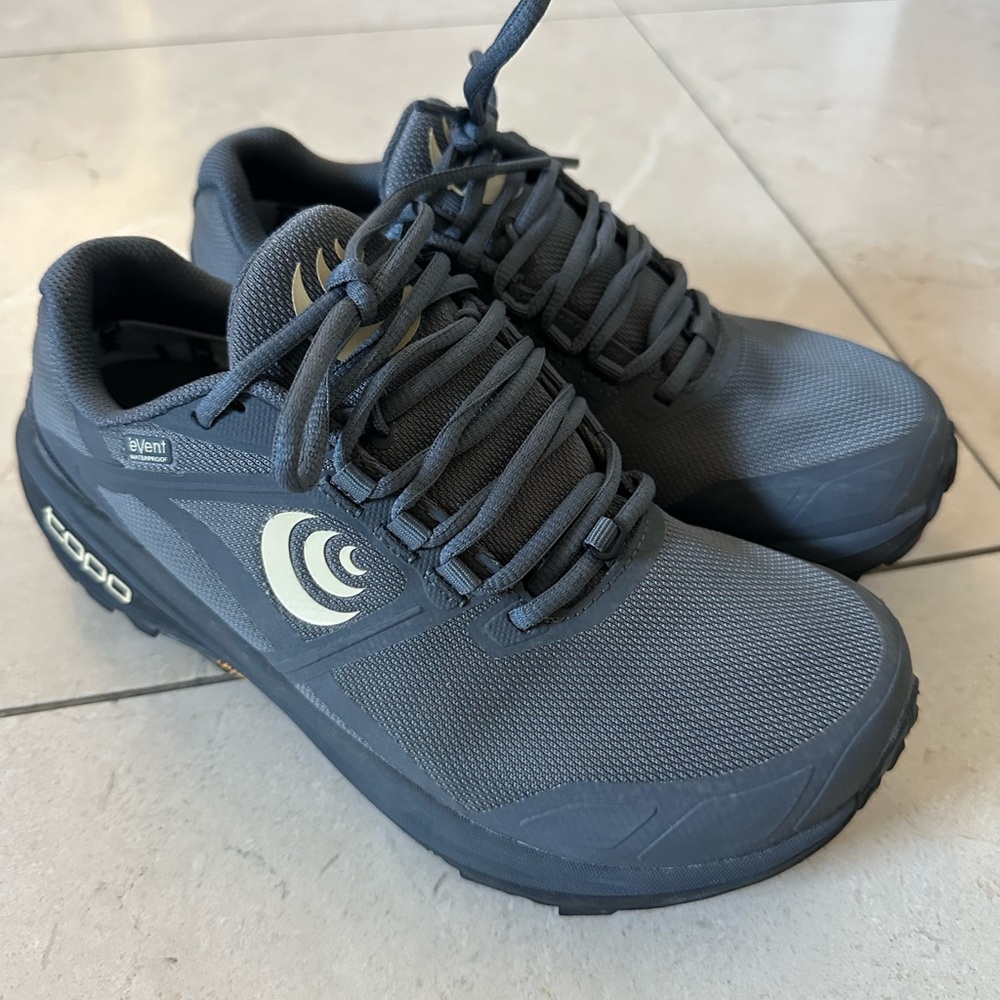 Topo Athletic Terraventure4WP gray/blue hiking or trail running sneakers size 6